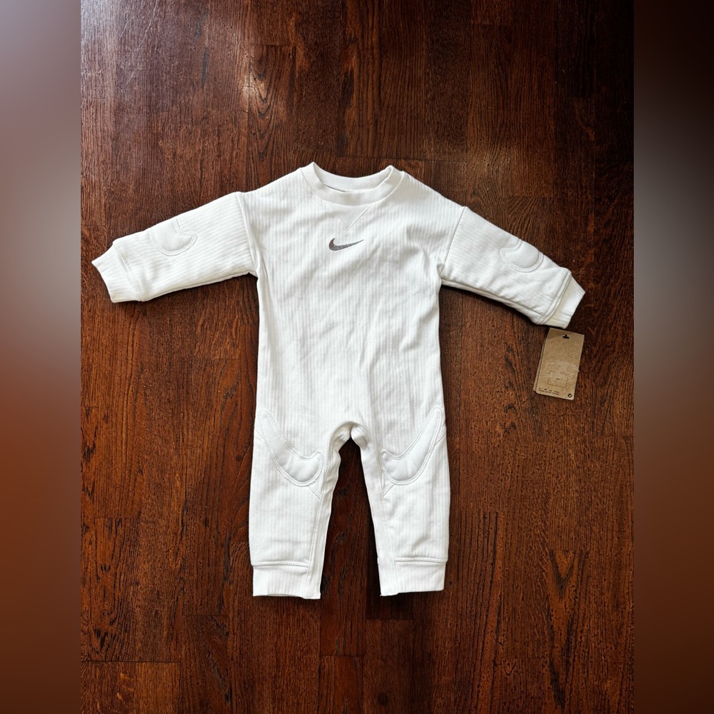 NIKE White Infant Jumpsuit Onesie 12M